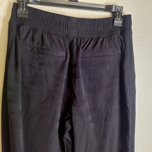ATHLETA Lined Jogger in Black Camo Sz 4 - Picture 6 of 10